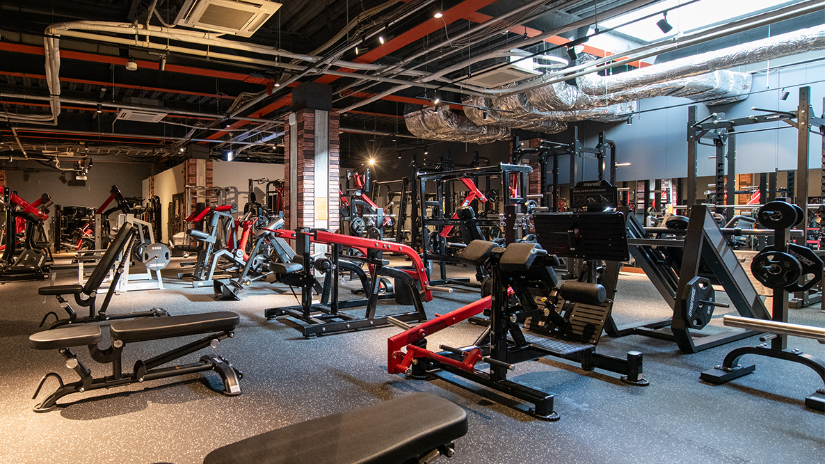 敷戸駅近く、はなまるタウン内の24時間営業ジム。駐車場も無料でご利用いただけます。